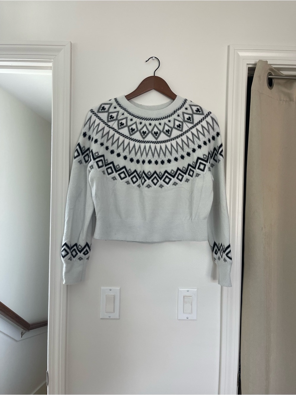 Express Cropped Nordic Pattern Women's Sweater - Ice blue and Black